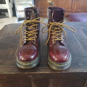 Doc Martens Vegan 1460 cherry red Oxford size 7W